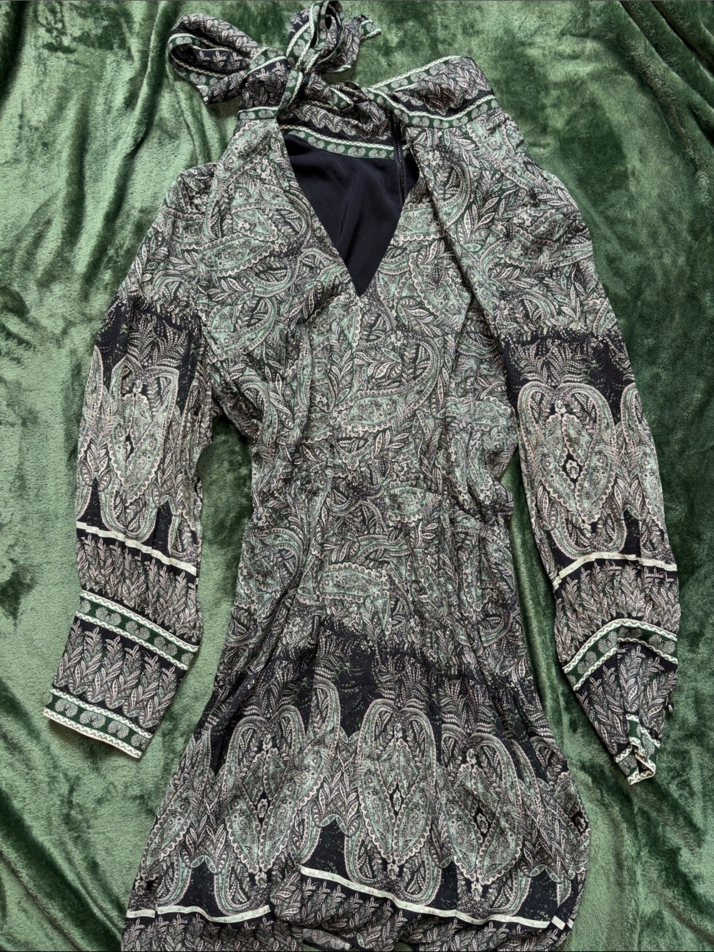 alice + olivia Paisley Long Sleeve Wrap-Style Dress in Green and Black